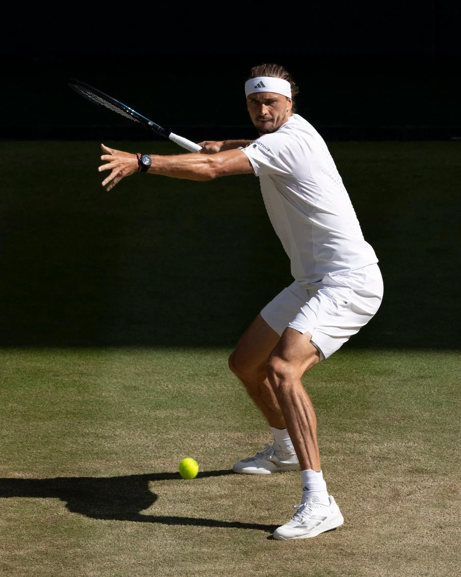 Sinner ngược dòng hạ Zverev, bảo vệ ngôi vương Wimbledon Sinner ngược dòng hạ Zverev, bảo vệ ngôi vương Wimbledon