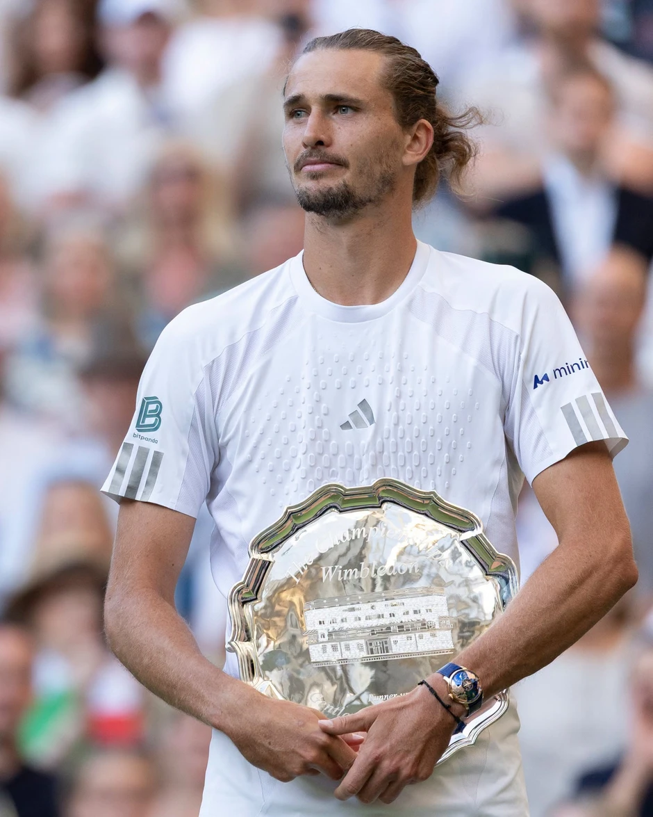 Sinner ngược dòng hạ Zverev, bảo vệ ngôi vương Wimbledon Sinner ngược dòng hạ Zverev, bảo vệ ngôi vương Wimbledon