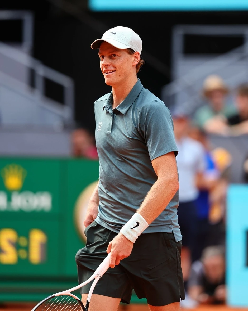 Sinner 'tốc hành' vào chung kết Madrid Open, chờ viết kỳ tích Sinner 'tốc hành' vào chung kết Madrid Open, chờ viết kỳ tích