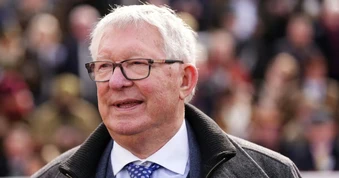 Sir Alex Ferguson lần đầu xuất hiện sau khi nhập viện