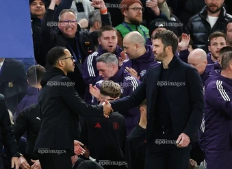 Sốc: MU mê người khác, HLV Carrick sẵn sàng rời Old Trafford
