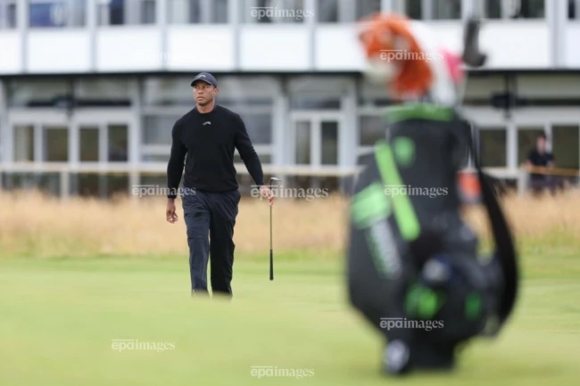 Sốc: Siêu sao Tiger Woods, bạn thân của Tổng thống Mỹ bị bắt sau cú lật xe kinh hoàng