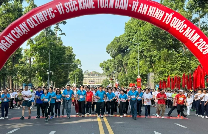 Sôi động Ngày chạy Olympic "Vì sức khỏe toàn dân - Vì an ninh Tổ quốc" tại TP HCM Sôi động Ngày chạy Olympic "Vì sức khỏe toàn dân - Vì an ninh Tổ quốc" tại TP HCM