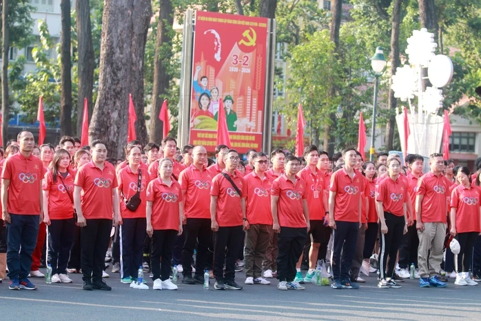 Sôi động Ngày chạy Olympic "Vì sức khỏe toàn dân - Vì an ninh Tổ quốc" tại TP HCM Sôi động Ngày chạy Olympic "Vì sức khỏe toàn dân - Vì an ninh Tổ quốc" tại TP HCM