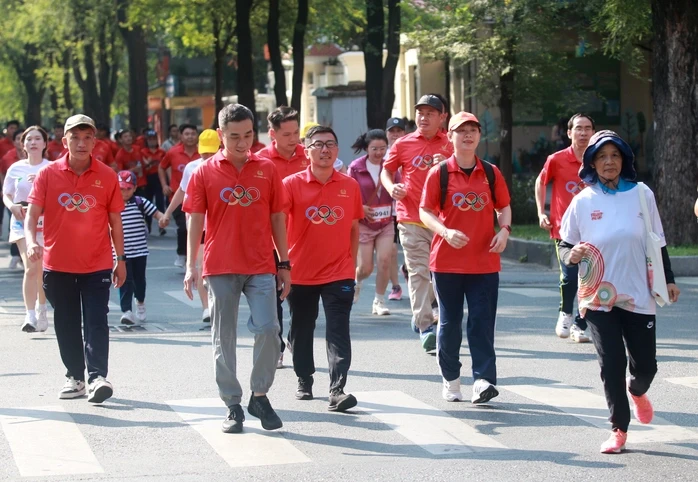 Sôi động Ngày chạy Olympic "Vì sức khỏe toàn dân - Vì an ninh Tổ quốc" tại TP HCM Sôi động Ngày chạy Olympic "Vì sức khỏe toàn dân - Vì an ninh Tổ quốc" tại TP HCM