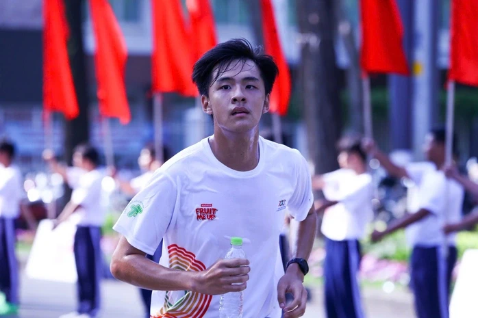 Sôi động Ngày chạy Olympic "Vì sức khỏe toàn dân - Vì an ninh Tổ quốc" tại TP HCM Sôi động Ngày chạy Olympic "Vì sức khỏe toàn dân - Vì an ninh Tổ quốc" tại TP HCM
