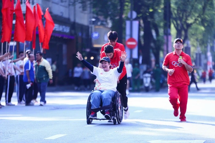 Sôi động Ngày chạy Olympic "Vì sức khỏe toàn dân - Vì an ninh Tổ quốc" tại TP HCM Sôi động Ngày chạy Olympic "Vì sức khỏe toàn dân - Vì an ninh Tổ quốc" tại TP HCM