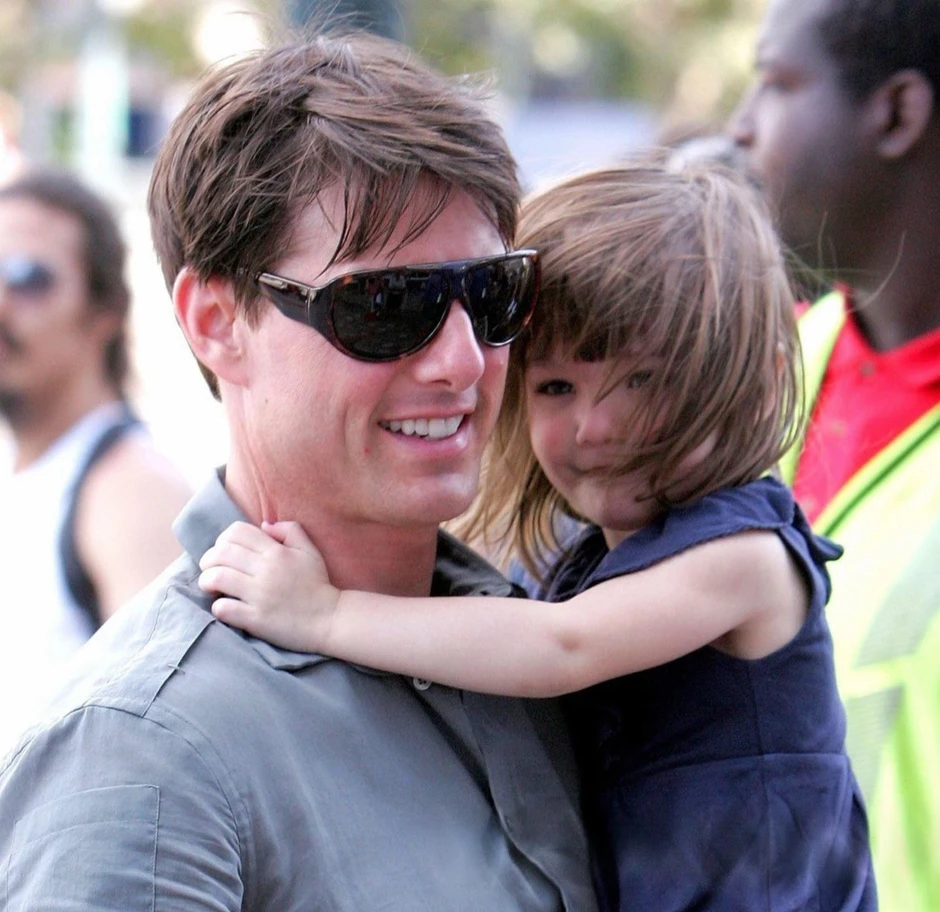 Suri tách biệt Tom Cruise Suri tách biệt Tom Cruise
