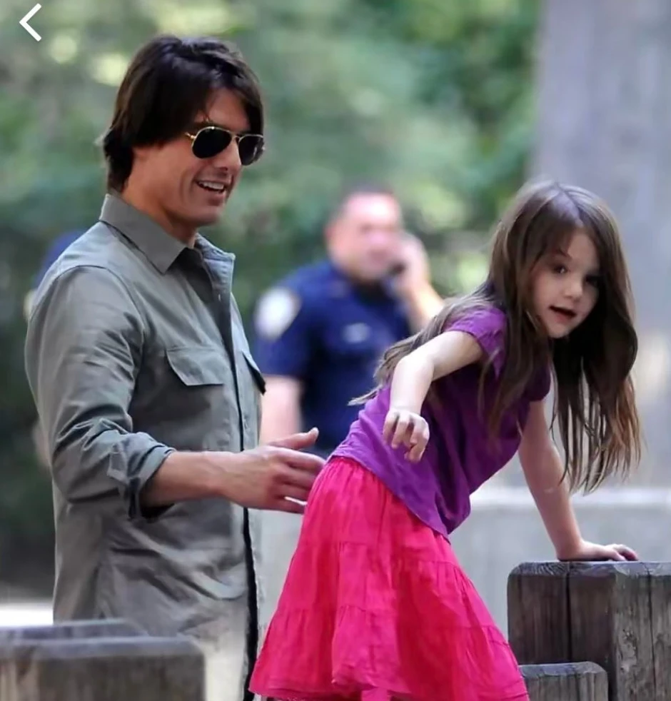 Suri tách biệt Tom Cruise Suri tách biệt Tom Cruise