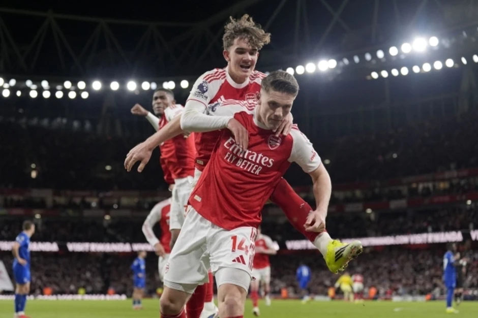Tài năng 16 tuổi giúp Arsenal tiến gần chức vô địch Ngoại hạng Anh - Báo TinVina Tài năng 16 tuổi giúp Arsenal tiến gần chức vô địch Ngoại hạng Anh - Báo TinVina