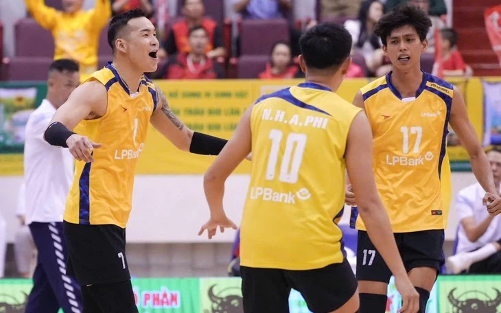 Tân binh Hà Nội tạo địa chấn ngày mở màn Giải bóng chuyền vô địch quốc gia Tân binh Hà Nội tạo địa chấn ngày mở màn Giải bóng chuyền vô địch quốc gia