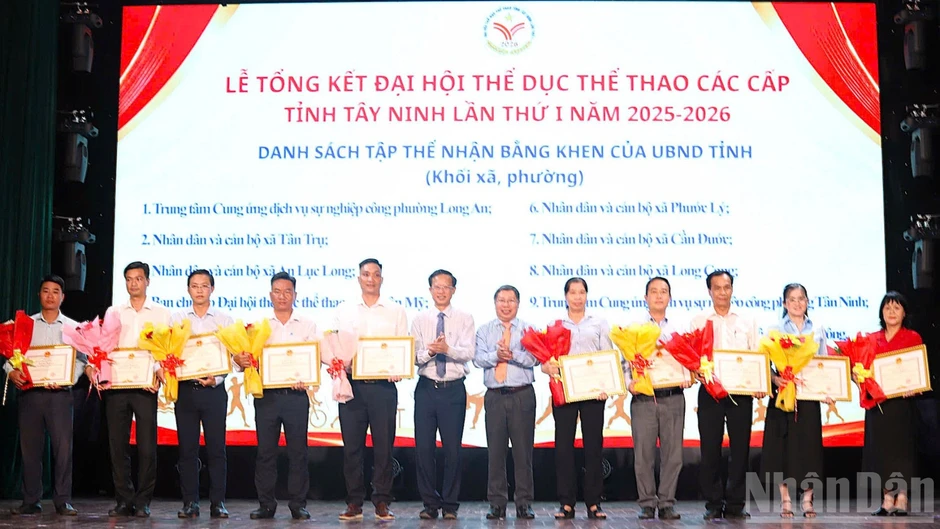 Tây Ninh tuyên dương các tập thể, cá nhân xuất sắc Tây Ninh tuyên dương các tập thể, cá nhân xuất sắc