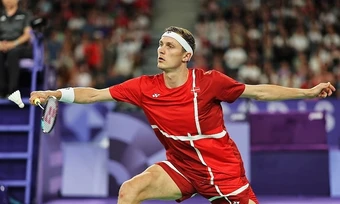 Tay vợt hai lần vô địch cầu lông Olympic giải nghệ