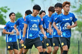 Thái Lan dội 'mưa gôn' để theo kịp Việt Nam và Indonesia đi chứ