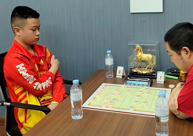Thần đồng cờ tướng 13 tuổi của Việt Nam đánh bại cao thủ hạng 22 Trung Quốc