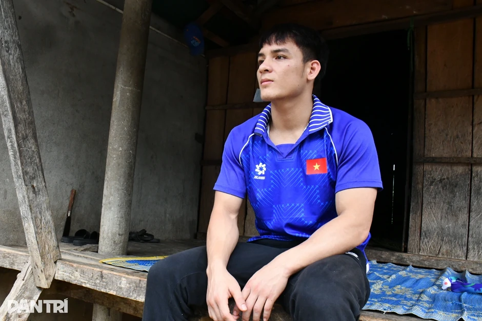 Thần đồng võ thuật xuất thân từ ngôi làng nghèo giành HCB Asiad 20 Thần đồng võ thuật xuất thân từ ngôi làng nghèo giành HCB Asiad 20