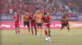 Thắng nhọc Thanh Hoá, Thể Công Viettel đeo bám quyết liệt Công an Hà Nội