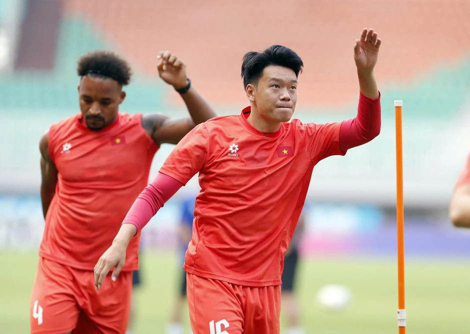 Thành Chung nói về Quang Hải: ‘Cầu thủ lớn luôn phải chịu chỉ trích lớn’ Thành Chung nói về Quang Hải: ‘Cầu thủ lớn luôn phải chịu chỉ trích lớn’