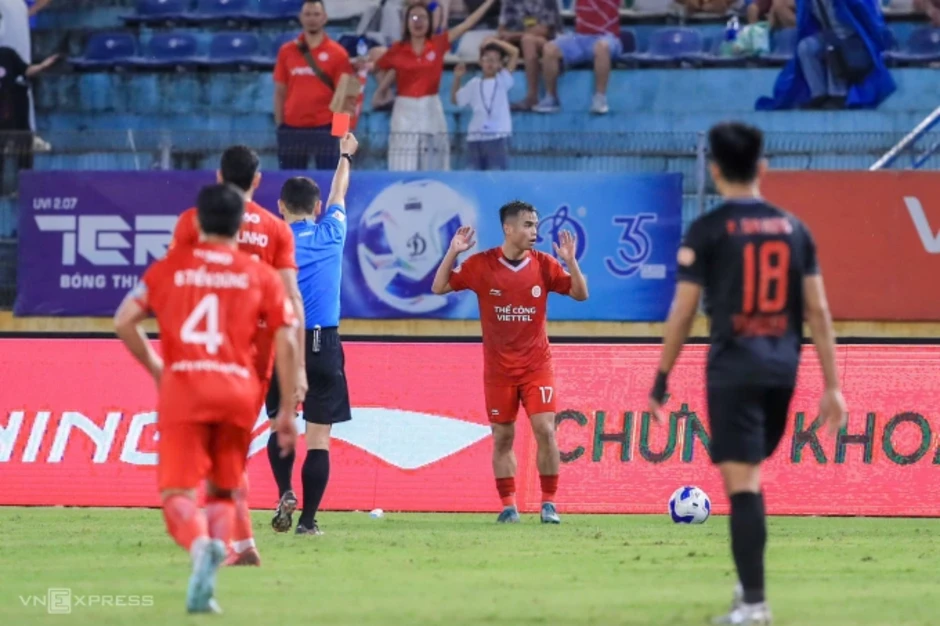 Thể Công lại sảy chân giúp CAHN tiến sát chức vô địch V-League Thể Công lại sảy chân giúp CAHN tiến sát chức vô địch V-League