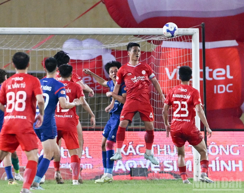 Thể Công Viettel đánh rơi chiến thắng, PVF-CAND giành điểm quý giá tại Hàng Đẫy Thể Công Viettel đánh rơi chiến thắng, PVF-CAND giành điểm quý giá tại Hàng Đẫy