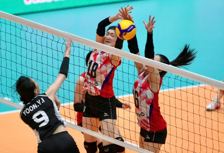Thêm một đội bóng chuyền nữ Việt Nam gây sốc cho đối thủ nước ngoài Thêm một đội bóng chuyền nữ Việt Nam gây sốc cho đối thủ nước ngoài