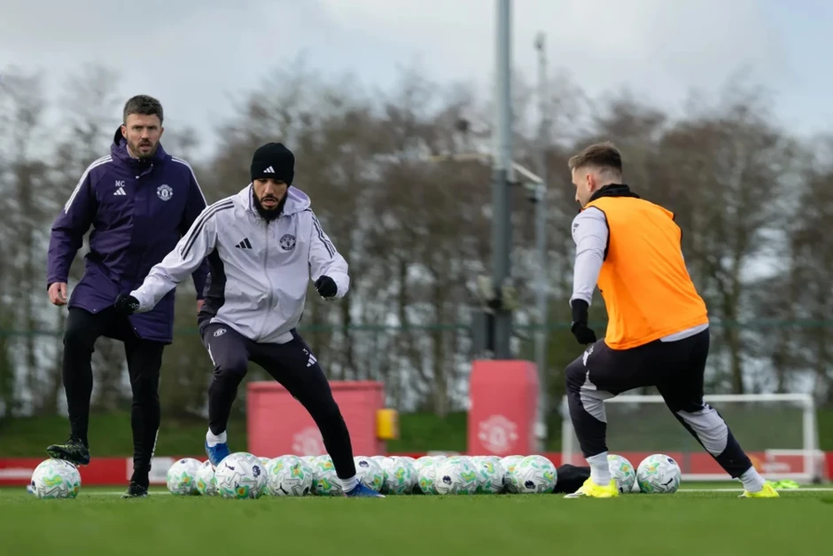 Thống kê ấn tượng của MU trước Aston Villa, Sir Alex Ferguson rời sân sớm Thống kê ấn tượng của MU trước Aston Villa, Sir Alex Ferguson rời sân sớm