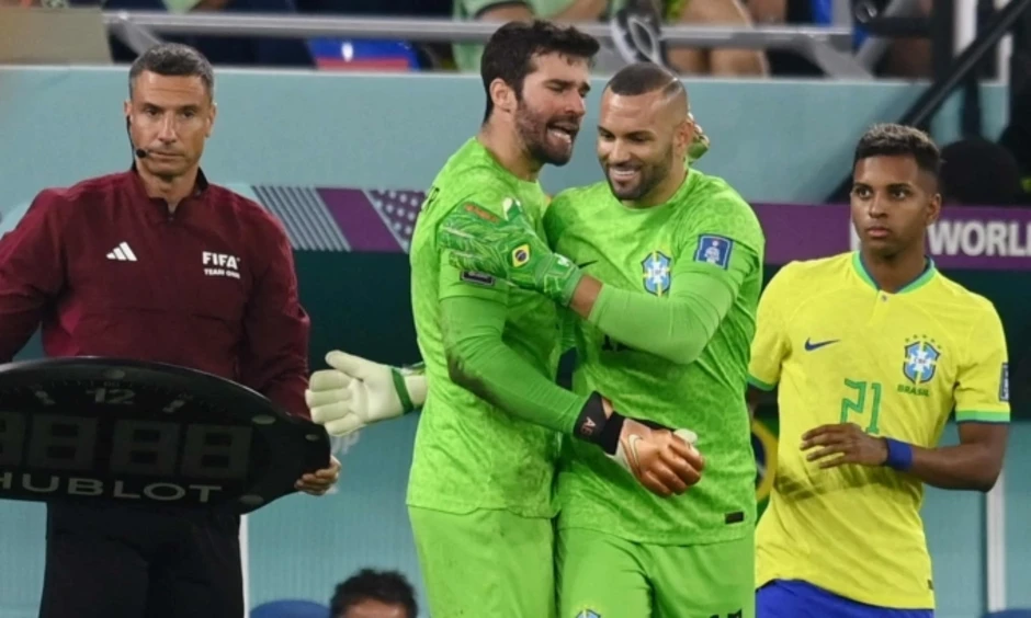 Thủ môn Brazil ngất xỉu khi nghe tin được dự World Cup 2026 - Báo TinVina Thủ môn Brazil ngất xỉu khi nghe tin được dự World Cup 2026 - Báo TinVina