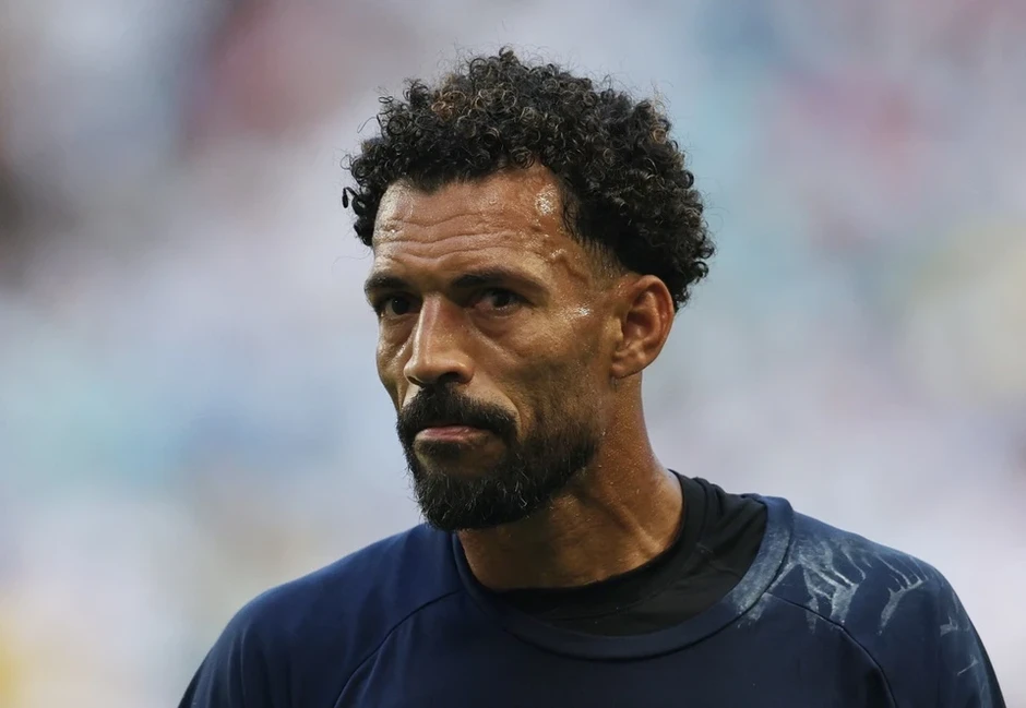 Thủ môn Cape Verde 'đắt hàng' sau World Cup
