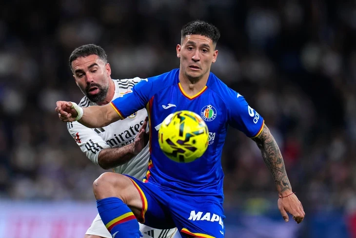 Thua sốc Getafe, Real Madrid bị Barca bỏ xa 4 điểm