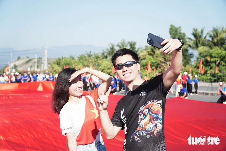 Thượng cờ ở Khu tưởng niệm Chiến sĩ Gạc Ma, khai màn Tiền Phong Marathon 2026 Thượng cờ ở Khu tưởng niệm Chiến sĩ Gạc Ma, khai màn Tiền Phong Marathon 2026