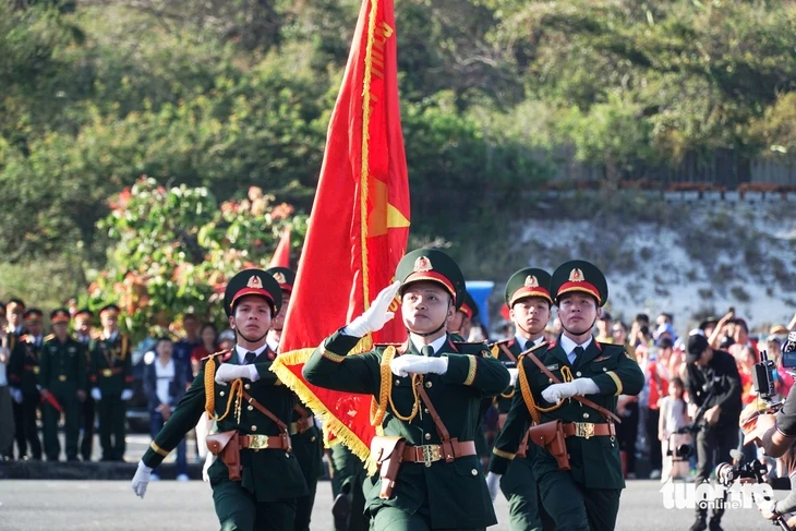 Thượng cờ ở Khu tưởng niệm Chiến sĩ Gạc Ma, khai màn Tiền Phong Marathon 2026 Thượng cờ ở Khu tưởng niệm Chiến sĩ Gạc Ma, khai màn Tiền Phong Marathon 2026