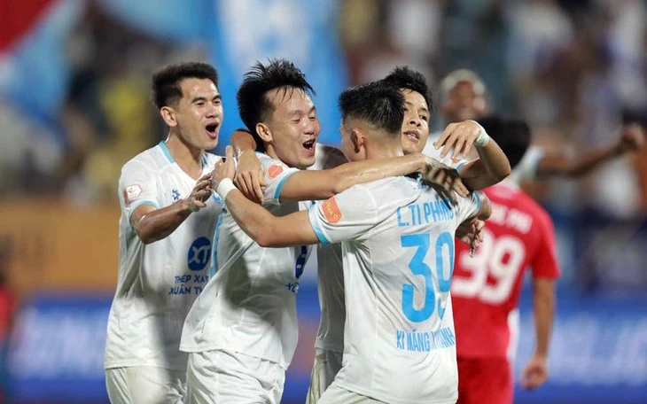 Tiền đạo tuyển Việt Nam giải 'cơn khát' bàn thắng ở Đại hội TDTT TP.HCM Tiền đạo tuyển Việt Nam giải 'cơn khát' bàn thắng ở Đại hội TDTT TP.HCM