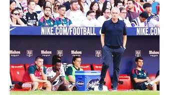 Tờ giấy A4 của Jose Mourinho