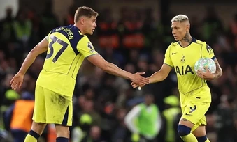 Tottenham lỡ bước trong cuộc đua trụ lại Ngoại hạng Anh - Báo TinVina