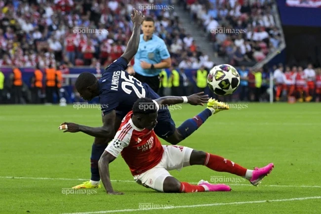 Tranh cãi gay gắt ở chung kết Champions League, trọng tài bị réo tên Tranh cãi gay gắt ở chung kết Champions League, trọng tài bị réo tên