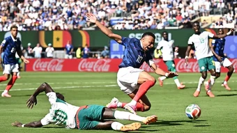 Tranh cãi về quả phạt đền bị từ chối của Pháp - Báo TinVina