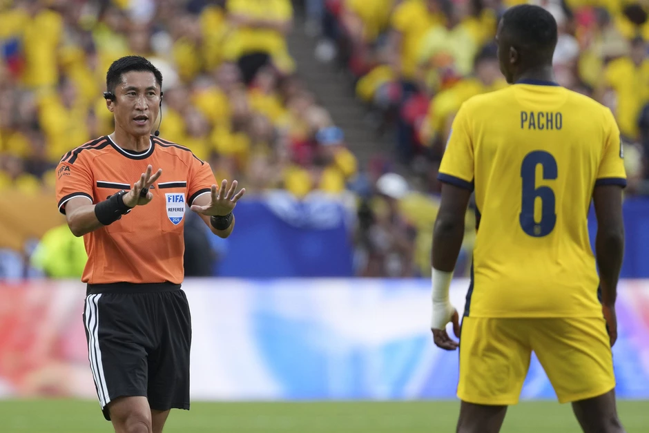 Trọng tài Trung Quốc Ma Ning tỏa sáng ở World Cup 2026 Trọng tài Trung Quốc Ma Ning tỏa sáng ở World Cup 2026