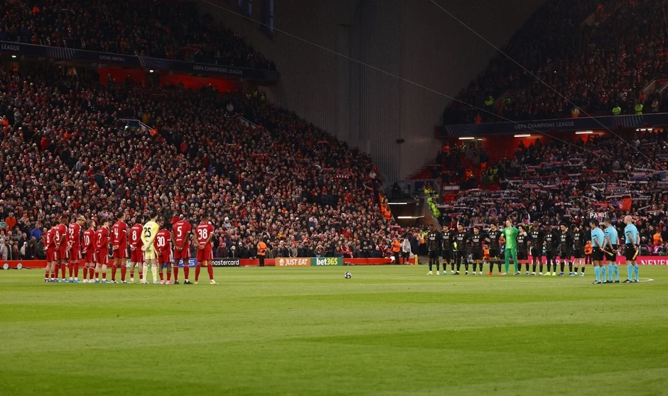 Trực tiếp Liverpool 0-0 PSG: Chấn thương bất ngờ, cơ hội liên tiếp Trực tiếp Liverpool 0-0 PSG: Chấn thương bất ngờ, cơ hội liên tiếp