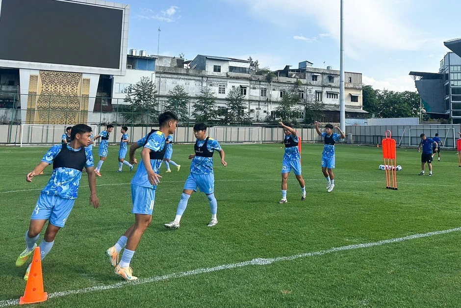Trực tiếp U19 Việt Nam vs U19 Myanmar 1-0 (H1): Không vào!!! U19 Việt Nam lỡ cơ hội Trực tiếp U19 Việt Nam vs U19 Myanmar 1-0 (H1): Không vào!!! U19 Việt Nam lỡ cơ hội