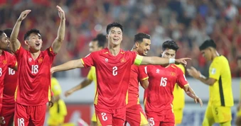 Trung vệ Duy Mạnh thất lạc đồng hồ tiền tỷ, cầu cứu cộng đồng mạng truy tìm