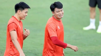 Trung vệ Thành Chung bênh vực Quang Hải - Báo TinVina