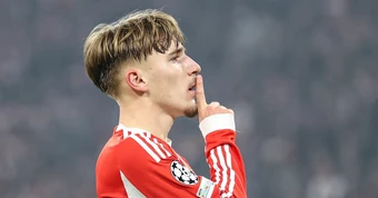 Trước 'đại chiến' Real Madrid, thần đồng 18 tuổi tuyên bố Bayern Munich bất khả chiến bại