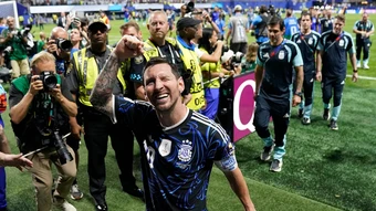 Truyền thông quốc tế: 'Messi bất tử, Argentina ngược dòng vĩ đại' - Báo TinVina