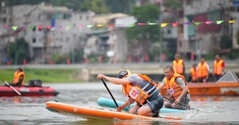 Tưng bừng giải Sup Race trên sông Bằng Giang