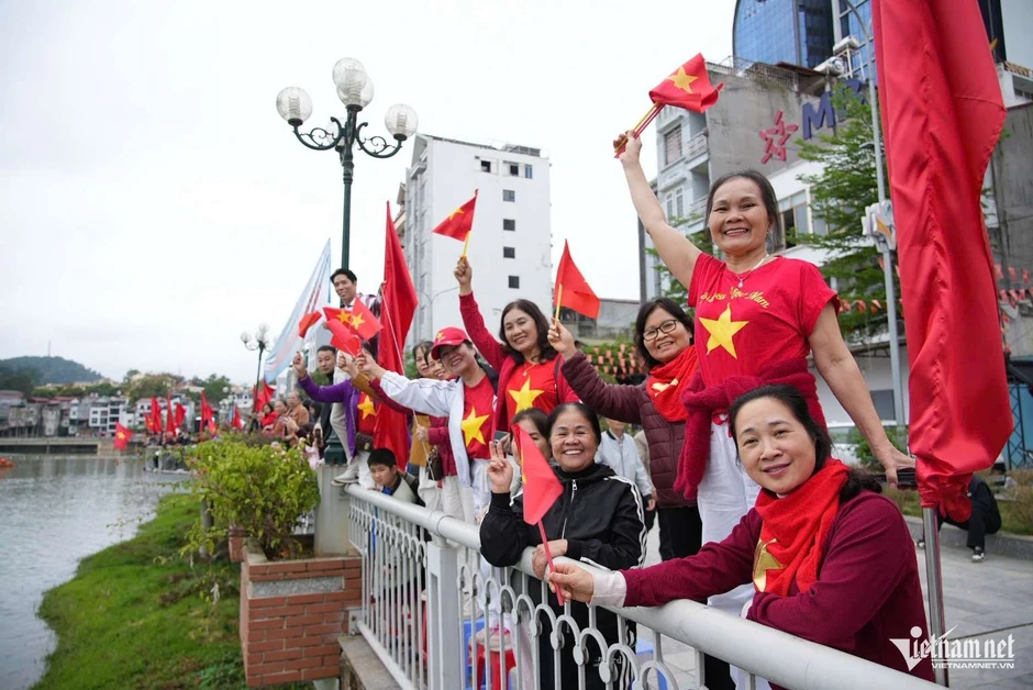 Tưng bừng giải Sup Race trên sông Bằng Giang Tưng bừng giải Sup Race trên sông Bằng Giang