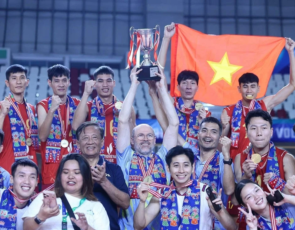 Tuyển bóng chuyền nam Việt Nam được thưởng lớn sau chức vô địch lịch sử Tuyển bóng chuyền nam Việt Nam được thưởng lớn sau chức vô địch lịch sử