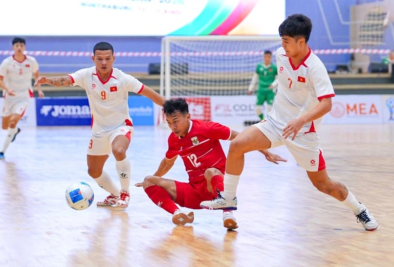 Tuyển futsal Việt Nam dừng bước ở bán kết sau trận thua sát nút Indonesia Tuyển futsal Việt Nam dừng bước ở bán kết sau trận thua sát nút Indonesia