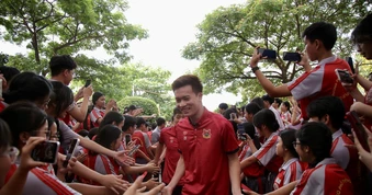 Tuyển thủ Hoàng Đức và dàn sao Việt tiếp sức giấc mơ học sinh nghèo