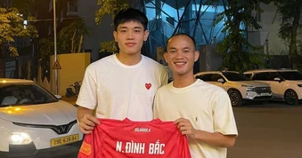 Tuyển thủ Lào chia sẻ khoảnh khắc đặc biệt với Đình Bắc