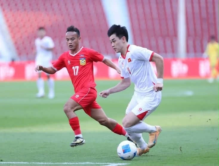 Tuyển thủ Lào chia sẻ khoảnh khắc đặc biệt với Đình Bắc Tuyển thủ Lào chia sẻ khoảnh khắc đặc biệt với Đình Bắc